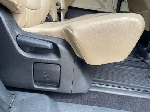 Used 2023 Toyota Sienna XLE w/ XLE Plus Package image 23