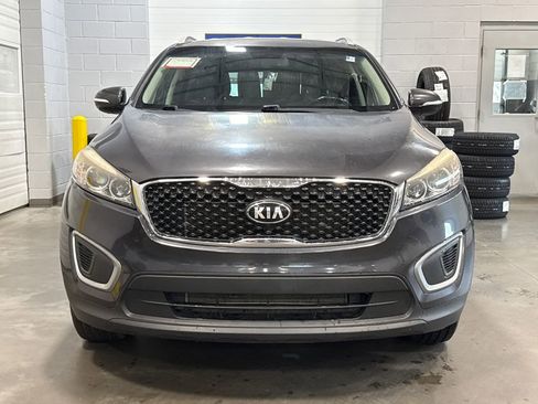 Used 2016 Kia Sorento FWD w/ LX Convenience Package image 2