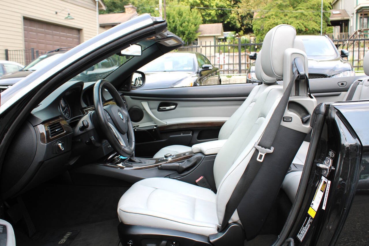 Used 2013 BMW 335i Convertible RWD image 21