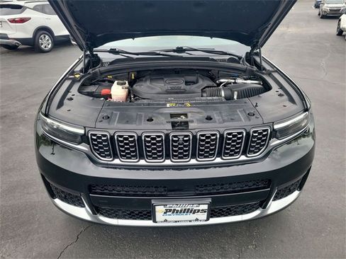 Used 2023 Jeep Grand Cherokee L Summit w/ Luxury Tech Group V image 27