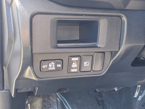 Used 2018 Toyota Tacoma TRD Sport RWD image 24