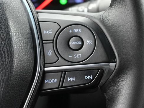 Used 2018 Toyota Camry XSE FWD image 6