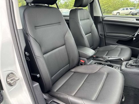 Used 2017 Volkswagen Golf 4-Door FWD image 21
