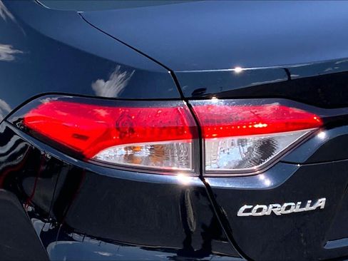 Used 2025 Toyota Corolla LE FWD image 29