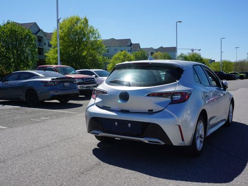 Used 2021 Toyota Corolla SE image 3