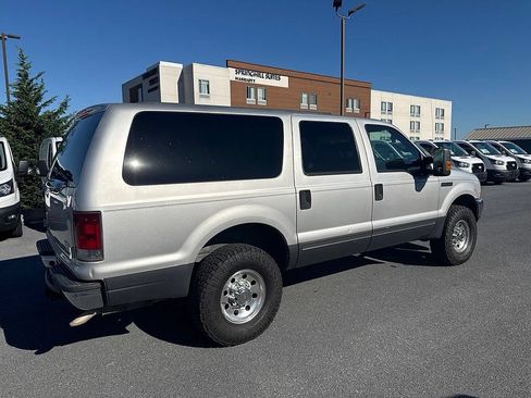 Used 2004 Ford Excursion XLT AWD/4WD image 4