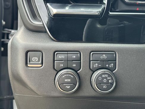 Used 2024 Chevrolet Silverado 1500 LT Trail Boss w/ Convenience Package II image 32