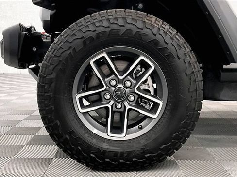 Used 2026 Jeep Gladiator Mojave AWD/4WD image 9