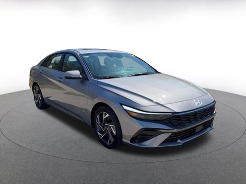 Used 2025 Hyundai Elantra Limited image 1