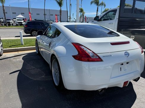 Used 2017 Nissan 370Z Coupe image 5
