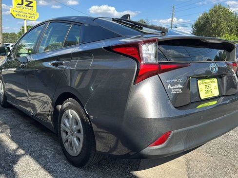 Used 2022 Toyota Prius LE FWD image 5