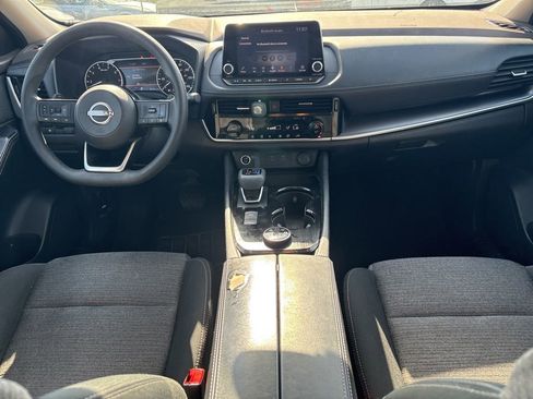 Used 2022 Nissan Rogue SV image 12