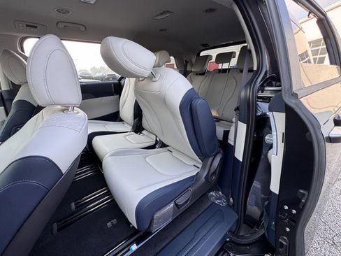 New 2026 Kia Carnival EX image 25