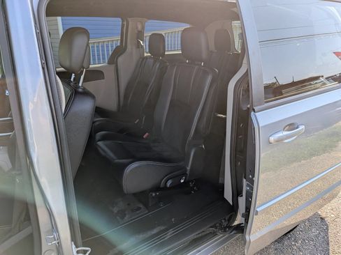 Used 2019 Dodge Grand Caravan SXT FWD image 20