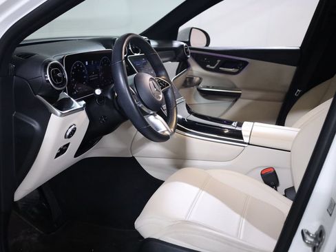 Used 2024 Mercedes-Benz GLC 300 4MATIC image 33