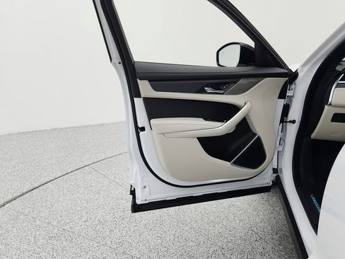 New 2026 Jaguar F-PACE SVR image 31