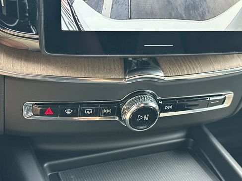 New 2026 Volvo XC60 B5 Plus w/ Climate Package image 18