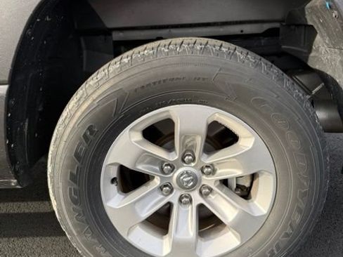 Used 2023 RAM 1500 Laramie AWD/4WD image 5