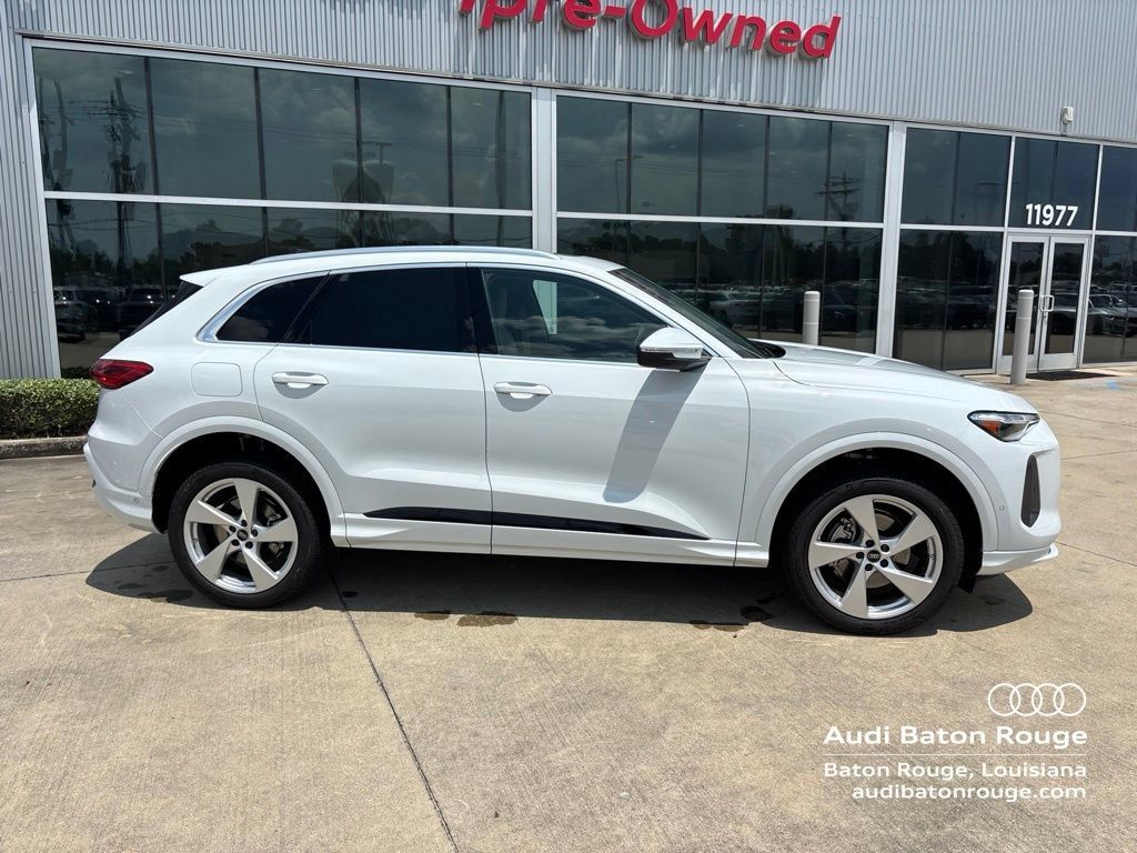 Used 2025 Audi Q5 Premium Plus w/ Premium Plus AWD/4WD image 4