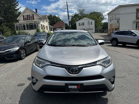 Used 2018 Toyota RAV4 XLE AWD/4WD image 3