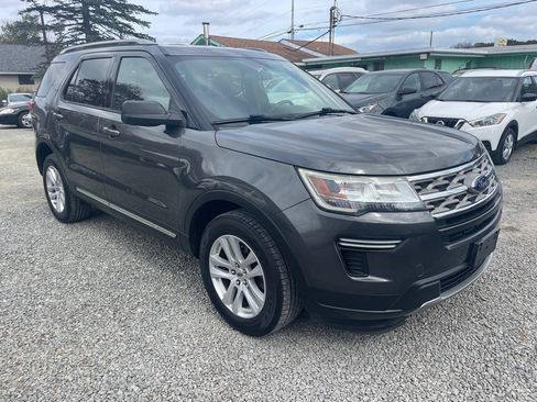 Used 2018 Ford Explorer XLT AWD/4WD image 4