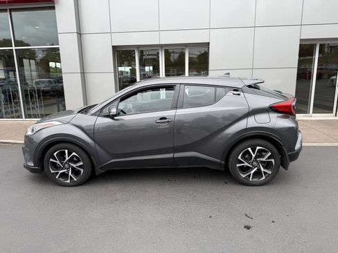 Used 2018 Toyota C-HR XLE FWD image 2