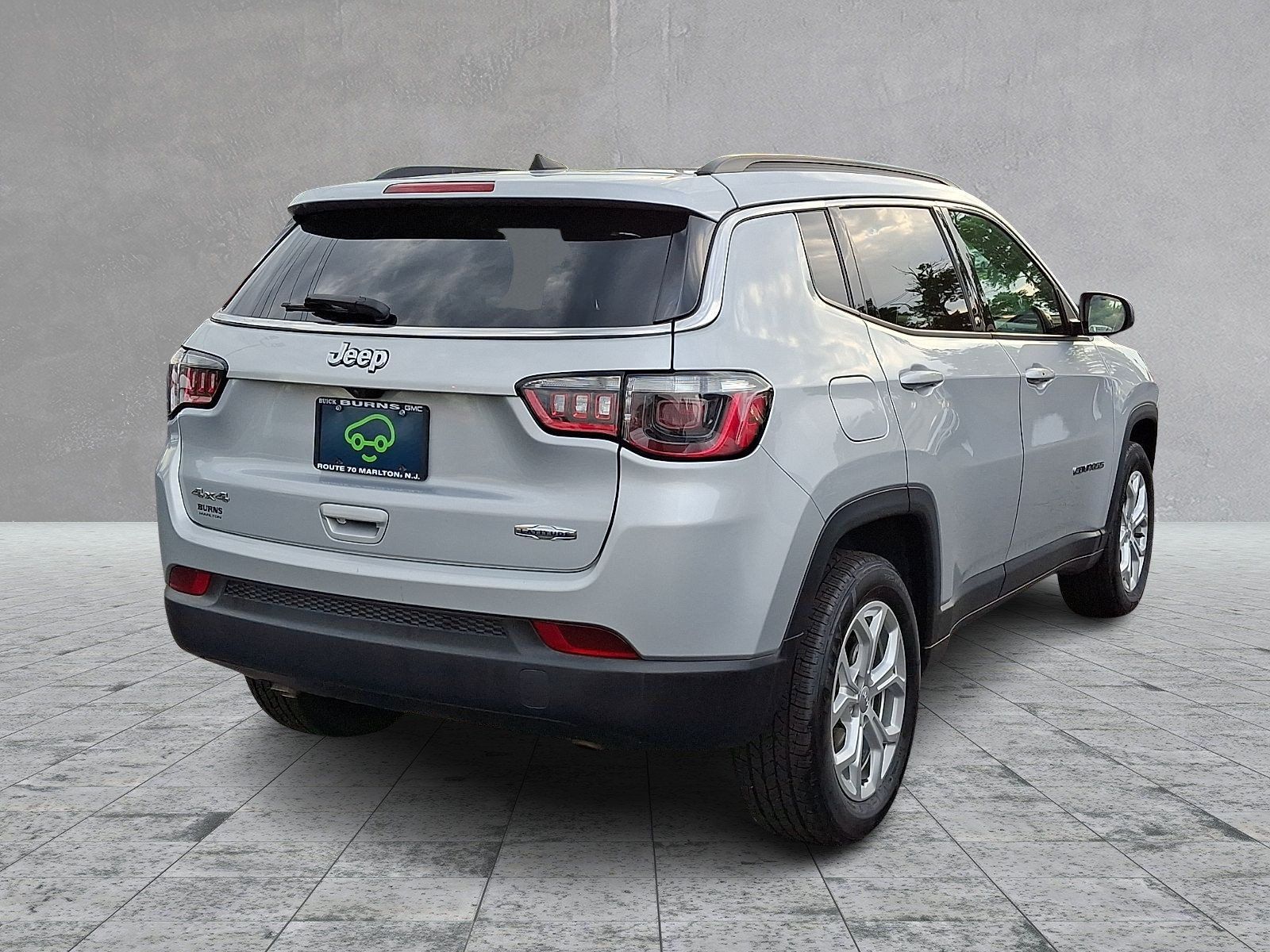 Used 2024 Jeep Compass Latitude AWD/4WD image 4