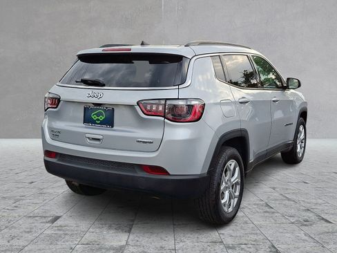 Used 2024 Jeep Compass Latitude AWD/4WD image 4