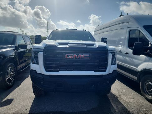 Used 2025 GMC Sierra 2500 AT4X w/ AT4X AEV Edition AWD/4WD image 2