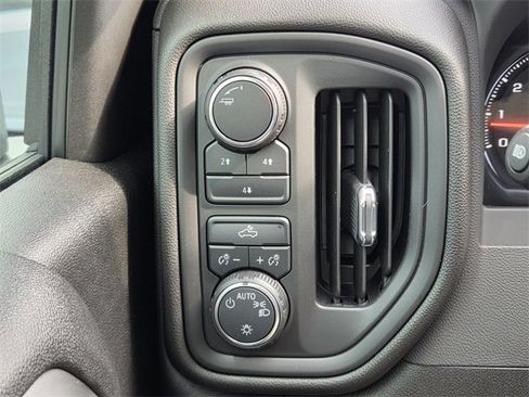 Used 2025 Chevrolet Silverado 2500 W/T image 32