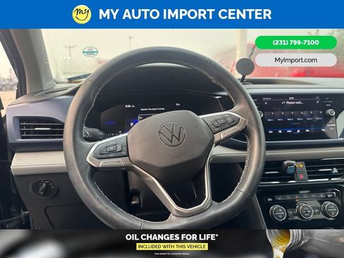 Used 2024 Volkswagen Taos SE AWD/4WD image 9