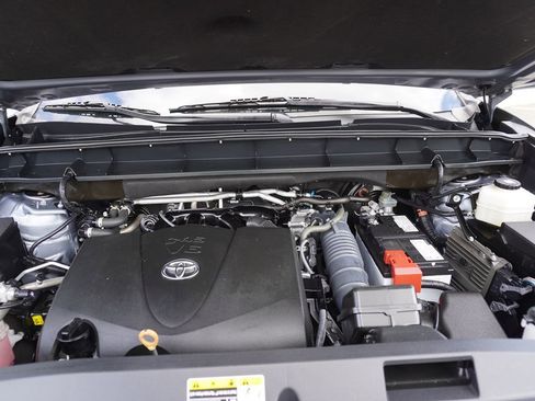 Used 2021 Toyota Highlander XLE image 5