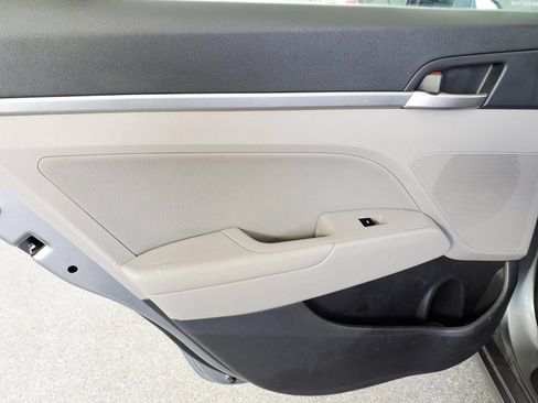 Used 2019 Hyundai Elantra SEL FWD image 12
