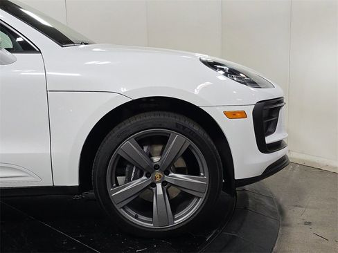 Used 2024 Porsche Macan image 11