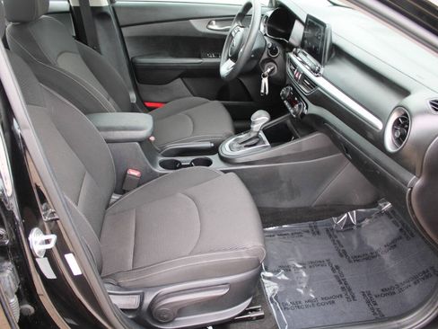 Used 2019 Kia Forte LXS FWD image 8