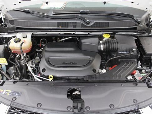 Used 2022 Chrysler Pacifica Limited image 9