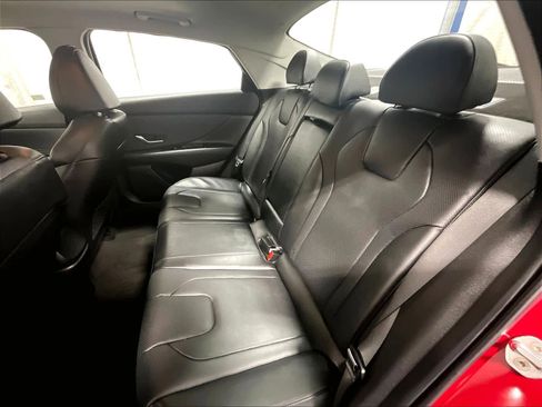 Used 2022 Hyundai Elantra Limited image 15