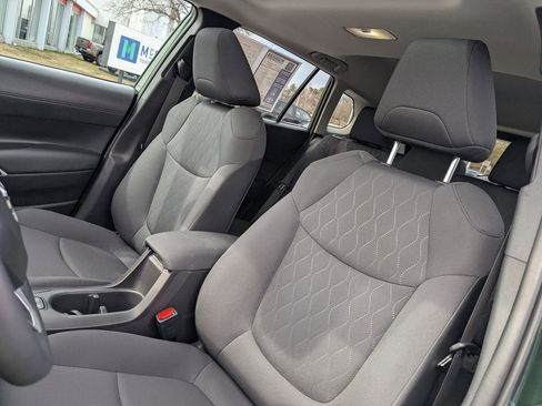 Used 2025 Toyota Corolla Cross LE w/ Moonroof Package image 18