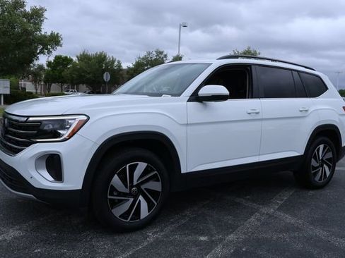 Certified 2025 Volkswagen Atlas SE image 4