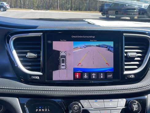 New 2026 Chrysler Pacifica Select image 18