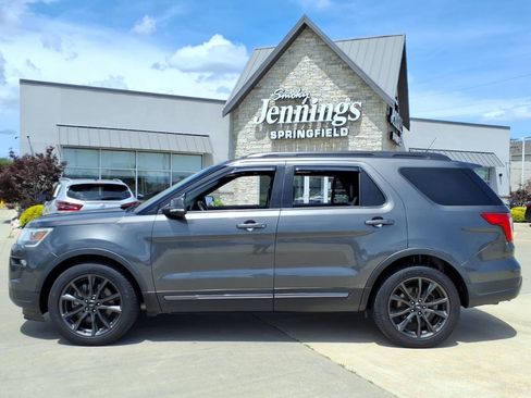 Used 2018 Ford Explorer XLT w/ Equipment Group 202A FWD image 1