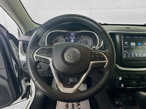Used 2015 Jeep Cherokee Trailhawk w/ Comfort/Convenience Group AWD/4WD image 13
