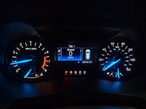 Used 2017 Ford Explorer XLT AWD/4WD image 23