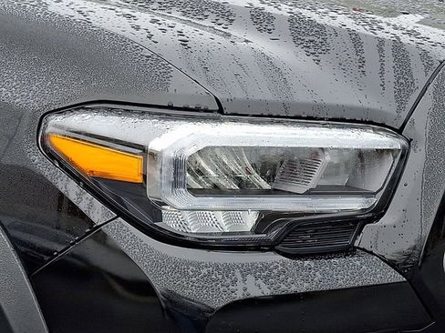 Used 2023 Toyota Tacoma TRD Off-Road image 9