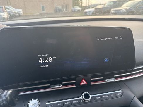 Used 2024 Hyundai Elantra SEL image 7