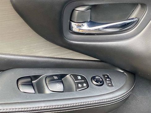 Used 2018 Nissan Murano SV image 27