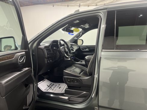 Used 2023 Chevrolet Suburban Premier AWD/4WD image 9