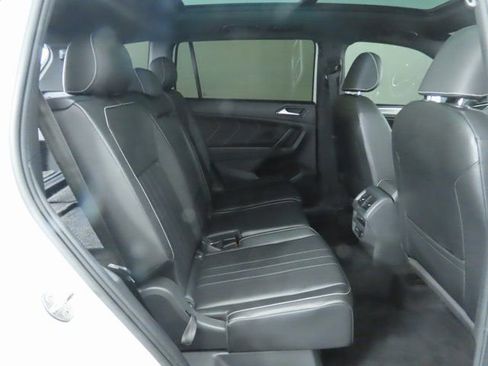 Used 2022 Volkswagen Tiguan SE R-Line image 22
