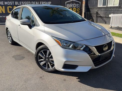 Used 2020 Nissan Versa SV image 2
