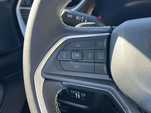 New 2025 Jeep Grand Cherokee L Laredo image 18